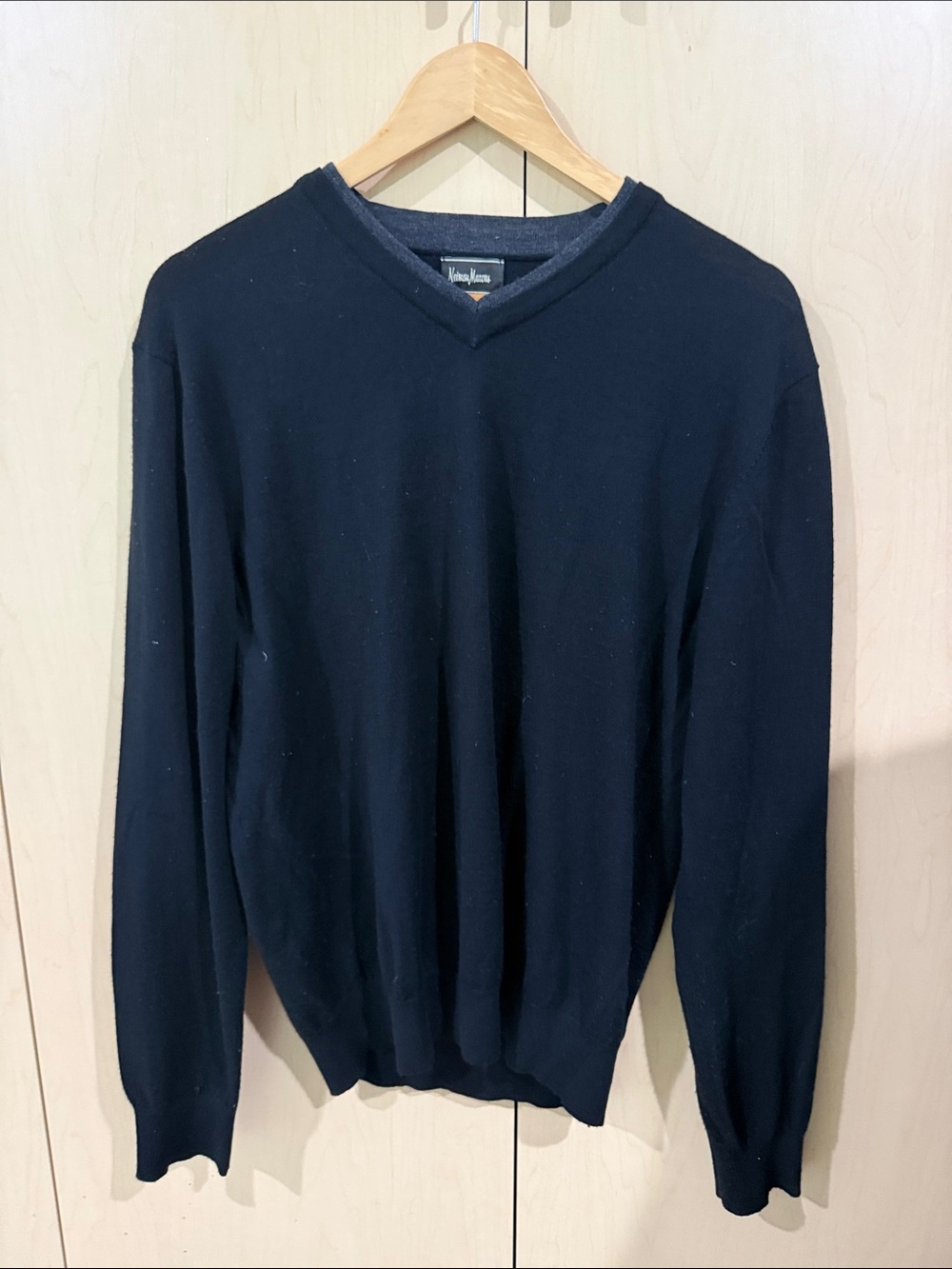 Neiman Marcus Men's V-Neck Sweater in Navy